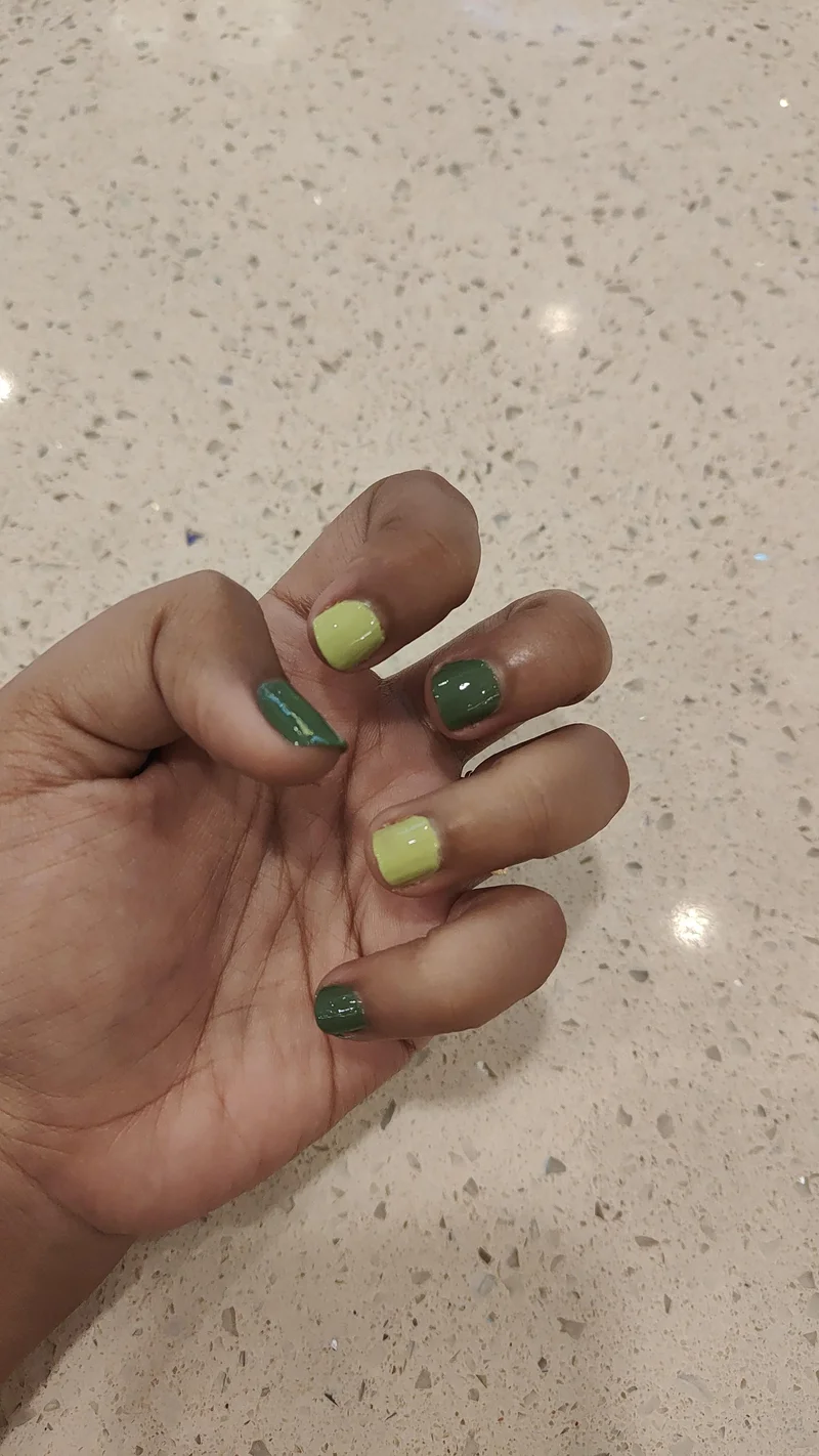 green nail polish 💅= green flag vibe